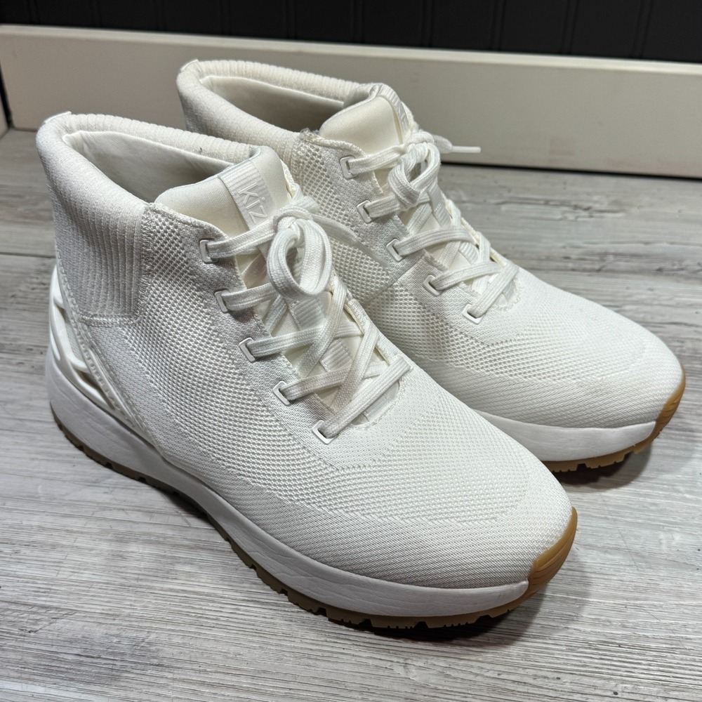 KIZIK Suncrest Boots Unisex Slip-On, White, Size Women 10, Men 8.5